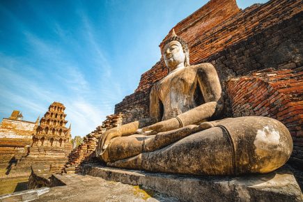 La Thaïlande a toujours été synonyme de plages, de fêtes, de temples et d'une gastronomie délicieuse. Après une période difficile marquée par la pandémie de COVID-19, le pays fait un retour en force dans le paysage touristique mondial. De janvier à juin 2024, la Thaïlande a accueilli plus de 17 millions de touristes internationaux, générant plus de 23 milliards d’euros en recettes. Dans ce contexte, le gouvernement thaïlandais, avec notamment le ministère du Tourisme et des Sports et l’Autorité du Tourisme de Thaïlande (TAT), multiplie les initiatives pour redynamiser le secteur touristique.