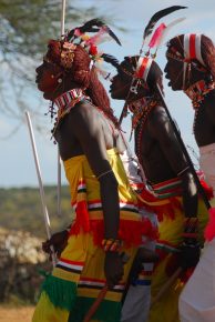 Le Kenya se positionne comme une destination touristique de premier choix. Cependant, le secteur du tourisme au Kenya, bien qu'en pleine croissance, fait face à de nombreux défis. Cet article explore la résilience, les opportunités futures du marché touristique kényan, les efforts de durabilité, et les initiatives d'investissement clés pour propulser cette industrie vers de nouveaux sommets.