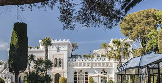 <p>Organiser une réunion importante ou un séminaire ne consiste pas seulement à trouver une salle disponible. Pour un chef d’entreprise, le choix du lieu peut devenir un levier d’image, de confiance et de qualité relationnelle. C’est tout l’intérêt d’un séminaire haut de gamme dans un hôtel de luxe : créer un rendez-vous professionnel utile, mais aussi marquant.</p>