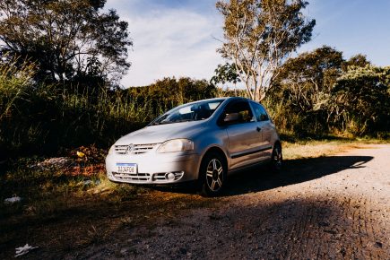 Pneus usés, batterie en fin de vie, niveaux à vérifier… Avant de partir en vacances, faites le tour des points essentiels pour éviter la panne sur l'autoroute.